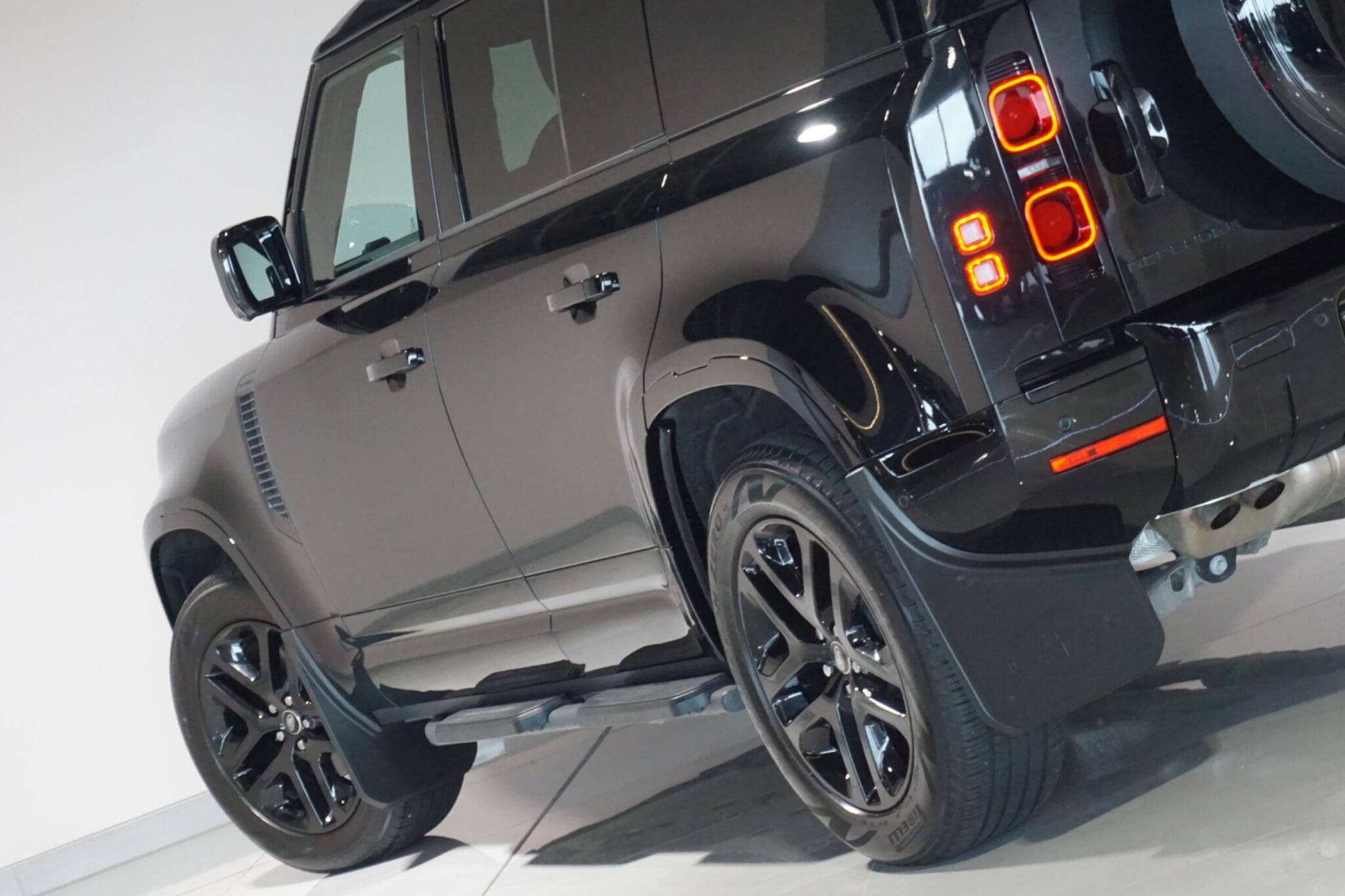 Land Rover Defender 110 3.0 D250 MHEV S Hard Top SUV 5dr Diesel Auto 4WD MWB Euro 6 (s/s) (250 ps)